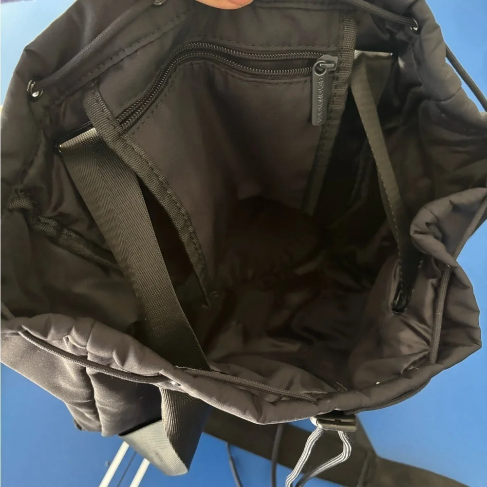 Beyond Yoga Convertible Backpack Black Zipped Pockets 15in/17in